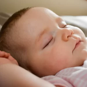 Foto de bebé durmiendo plácidamente